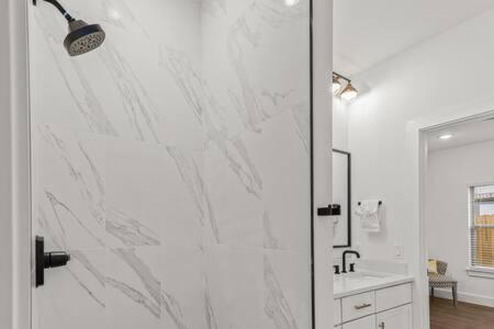 The Warhol - Pet-Friendly Apartment Bentonville Dış mekan fotoğraf