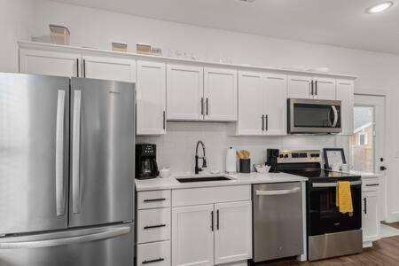 The Warhol - Pet-Friendly Apartment Bentonville Dış mekan fotoğraf